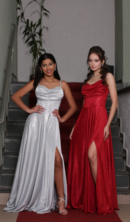 Vestido de festa prata com fenda e brilho