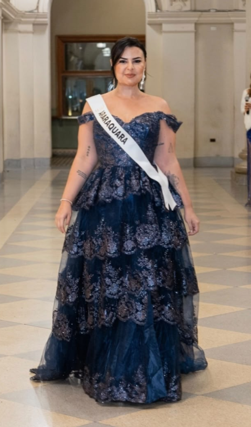 Vestido em camas azul